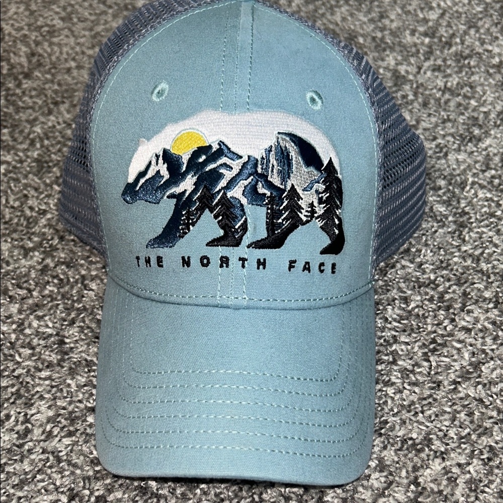 NWOT The North Face Blue-Grey Mesh Trucker Cap